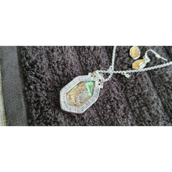 Avon necklace with stone - Picture 4 of 5